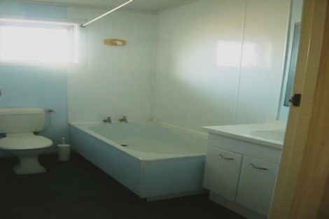 Photo of property in 9b Seaside Avenue, Waterview, Auckland, 1026