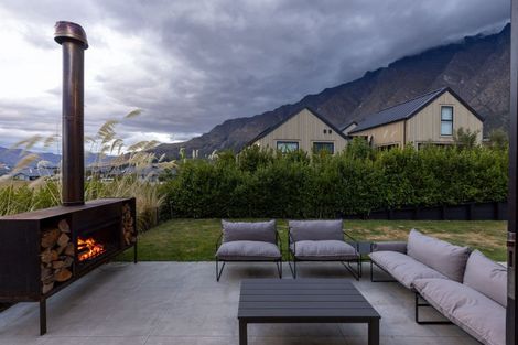 Photo of property in 52 Cunninghams Drive, Jacks Point, Queenstown, 9371