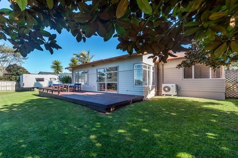 Photo of property in 15 Cinnabar Place, Westgate, Auckland, 0614