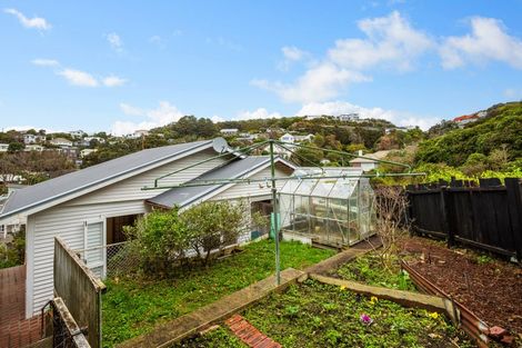 Photo of property in 62 Severn Street, Island Bay, Wellington, 6023