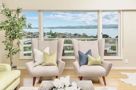 Photo of property in 6 Montgomery Crescent, Cockle Bay, Auckland, 2014