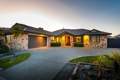 Photo of property in 33 Rodeo Drive, Kelvin Grove, Palmerston North, 4414