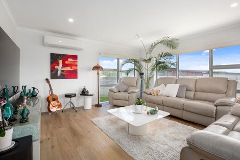 Photo of property in 174 Navigation Drive, Whitby, Porirua, 5024