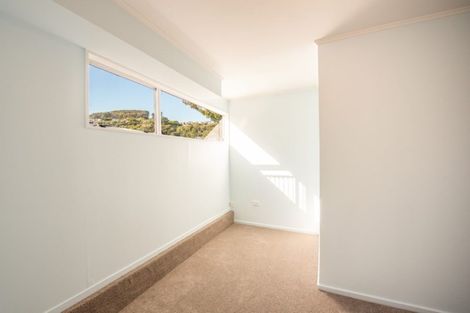 Photo of property in 28 Woolwich Close, Whitby, Porirua, 5024