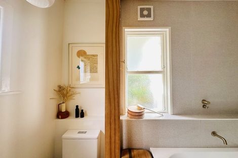 Photo of property in 438 The Esplanade, Island Bay, Wellington, 6023