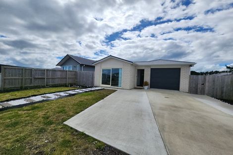 Photo of property in 30 Opouatu Avenue, Glenbrook, 2681