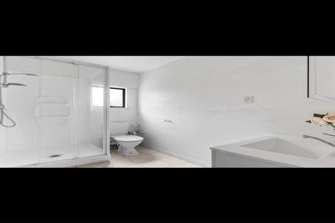 Photo of property in 4200 Great North Road, Glendene, Auckland, 0602