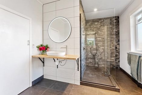 Photo of property in 18 Penton Road, Stanmore Bay, Whangaparaoa, 0932