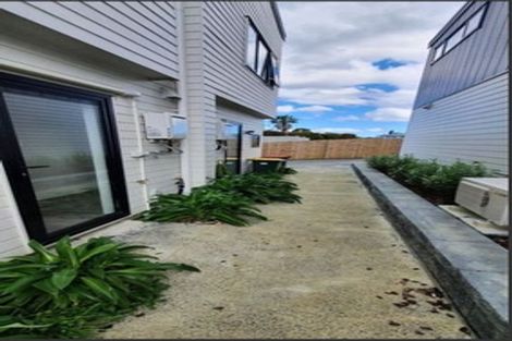 Photo of property in 2/6 Hepburn Road, Glendene, Auckland, 0602