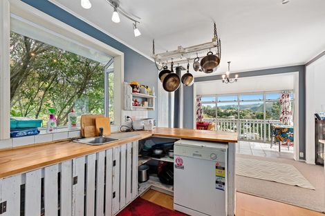 Photo of property in 32 Castle Crescent, Stokes Valley, Lower Hutt, 5019