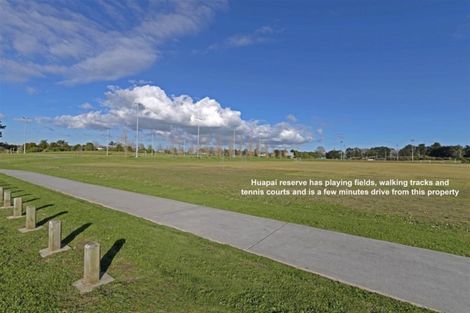 Photo of property in 27 Reserva Crescent, Kumeu, 0810