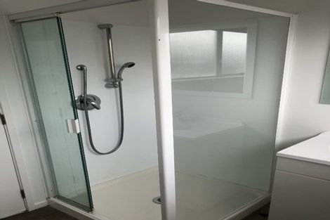 Photo of property in 19 Becker Drive, Weymouth, Auckland, 2103