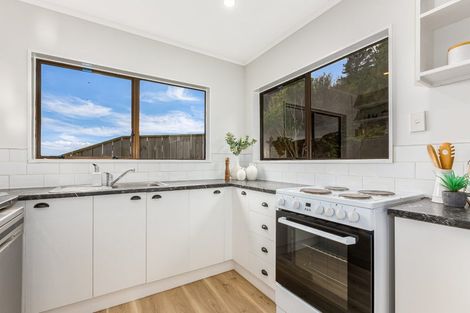 Photo of property in 72 Omapere Street, Whitby, Porirua, 5024