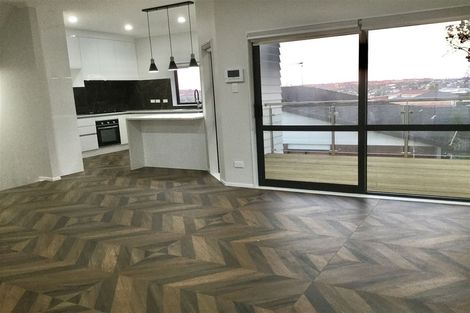 Photo of property in 4223a Great North Road, Glendene, Auckland, 0602