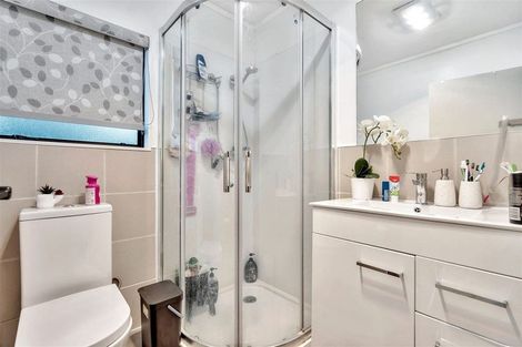 Photo of property in 2/38 Arlette Place, Massey, Auckland, 0614