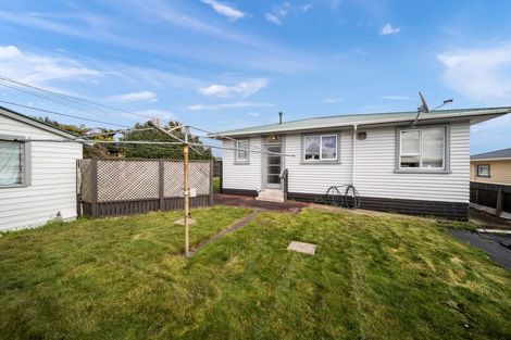 Photo of property in 1 Endeavour Street, Marfell, New Plymouth, 4310