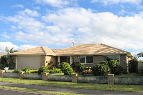 Photo of property in 25 Mcgowan Place, Orewa, 0931