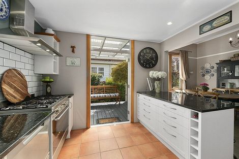 Photo of property in 2 Barton Road, Heretaunga, Upper Hutt, 5018