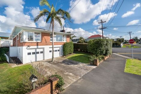 Photo of property in 28 Richmond Avenue, Northcote Point, Auckland, 0627