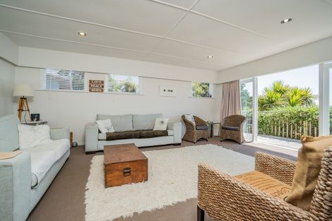Photo of property in 1/237 Hepburn Road, Glendene, Auckland, 0602