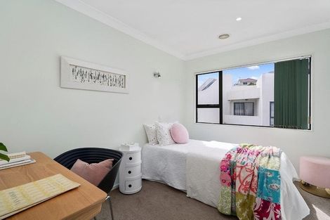 Photo of property in 9 Bury Grove, Strathmore Park, Wellington, 6022