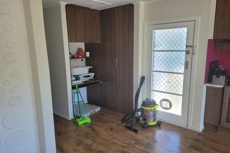 Photo of property in 21 Dundale Avenue, Blockhouse Bay, Auckland, 0600