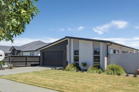 Photo of property in 35 Te Whenu Crescent, Marshland, Christchurch, 8083