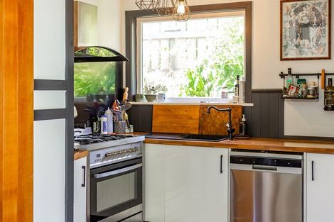 Photo of property in 18 Sidlaw Street, Strathmore Park, Wellington, 6022