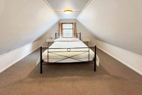 Photo of property in 1 Hawkhurst Road, Lyttelton, 8082