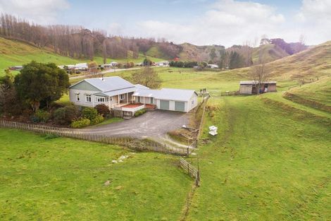 Photo of property in 54/56 Ongo Road, Hunterville, 4730