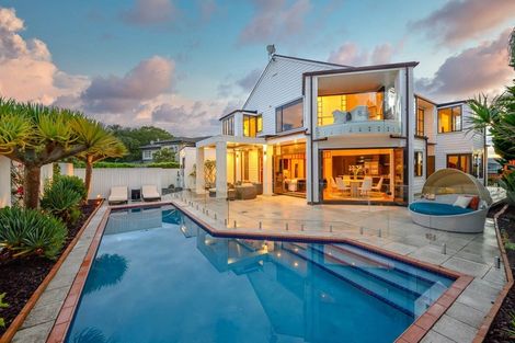 Photo of property in 235 Bleakhouse Road, Mellons Bay, Auckland, 2014