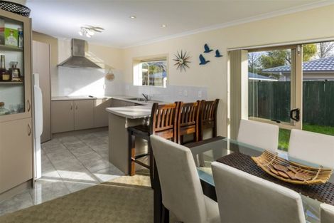 Photo of property in 1 Burton's Drive, Swanson, Auckland, 0614