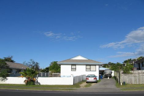 Photo of property in 12 Caribbean Drive, Unsworth Heights, Auckland, 0632