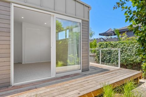 Photo of property in 1/37 Parr Terrace, Castor Bay, Auckland, 0620