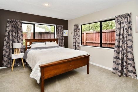 Photo of property in 11 Forest Park Place, Parklands, Christchurch, 8083