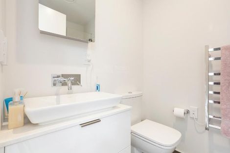 Photo of property in 9/83 Hinemoa Street, Birkenhead, Auckland, 0626