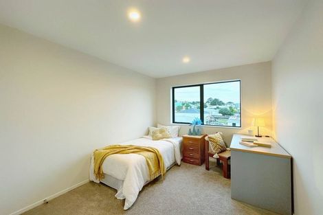 Photo of property in 10f Robert Burke Place, Henderson, Auckland, 0612