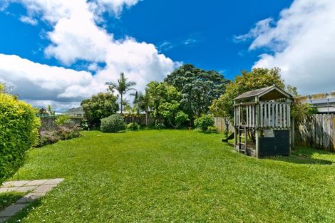 Photo of property in 18 Ward Crescent, Te Atatu Peninsula, Auckland, 0610