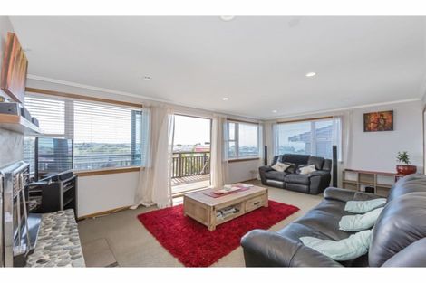 Photo of property in 10 Rishworth Avenue, Stanmore Bay, Whangaparaoa, 0932