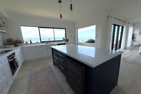 Photo of property in 37 Boeing Way, Newlands, Wellington, 6037