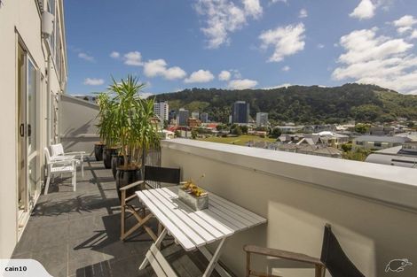 Photo of property in Stadium Garden Flats, 406/107 Thorndon Quay, Pipitea, Wellington, 6011