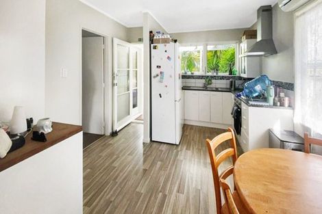 Photo of property in 17 Blanes Road, Weymouth, Auckland, 2103