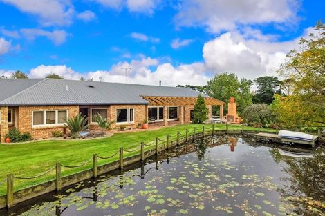 Photo of property in 104 Station Road, Kumeu, 0891