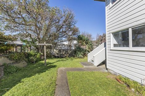 Photo of property in 3/139 Queens Drive, Lyall Bay, Wellington, 6022