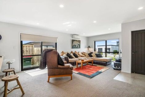 Photo of property in 7 Poutawa Lane, Clarks Beach, 2122