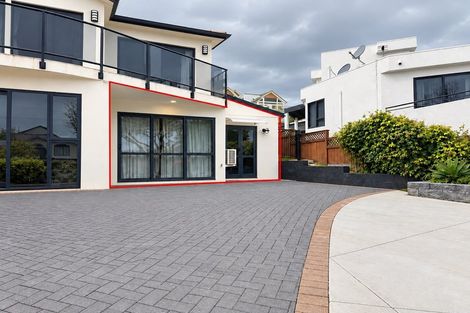 Photo of property in 16 Lobelia Rise, Goodwood Heights, Auckland, 2105
