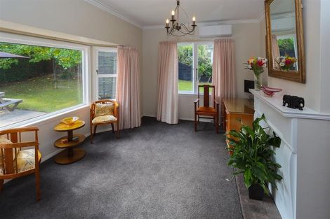 Photo of property in 1 Pah Road, Kawaha Point, Rotorua, 3010