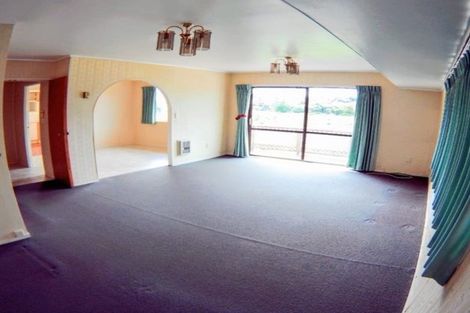 Photo of property in 2/52 Galloway Crescent, Farm Cove, Auckland, 2012