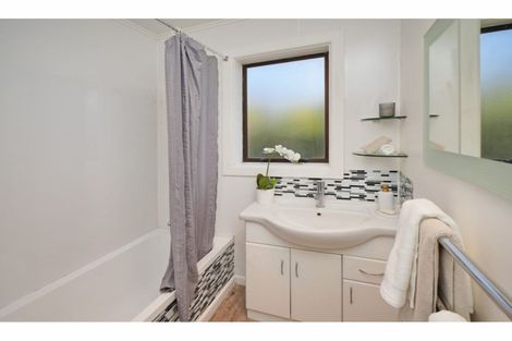 Photo of property in 97 Winters Road, Redwood, Christchurch, 8051