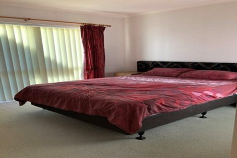 Photo of property in 8 Newinn Crescent, East Tamaki Heights, Auckland, 2016